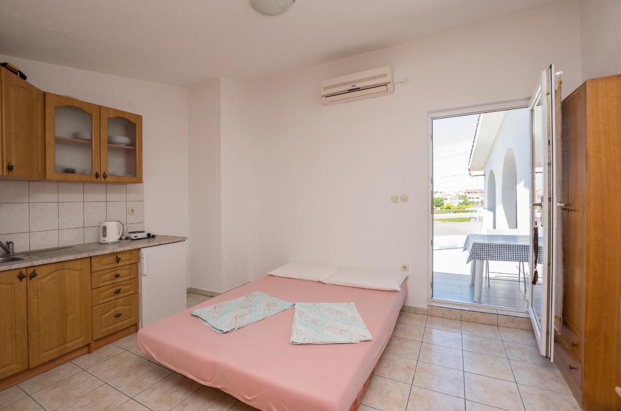 Apartments Ivan Vir Bagian luar foto